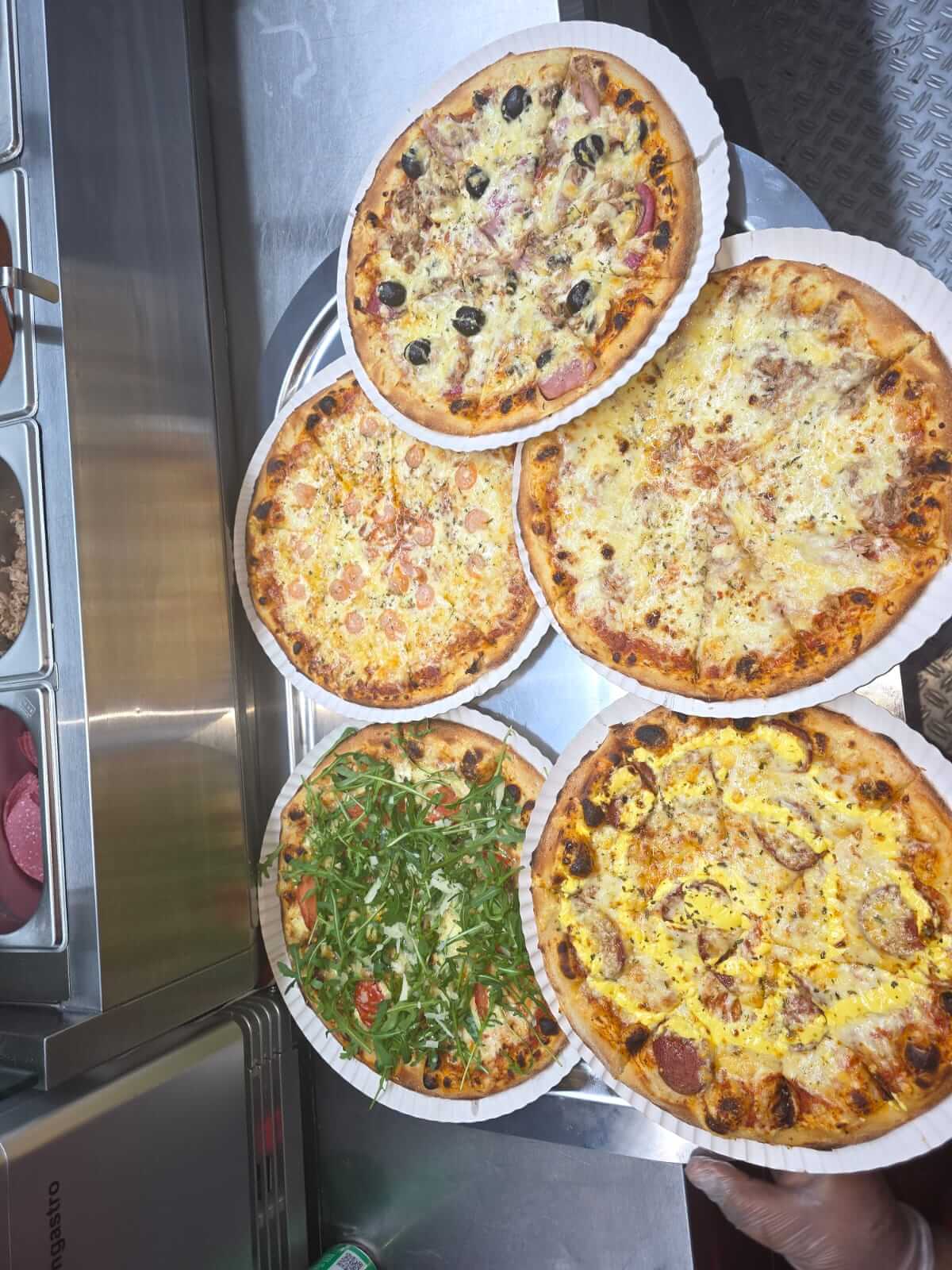 Zufriedene Kunden – Happy Pizza Wagen