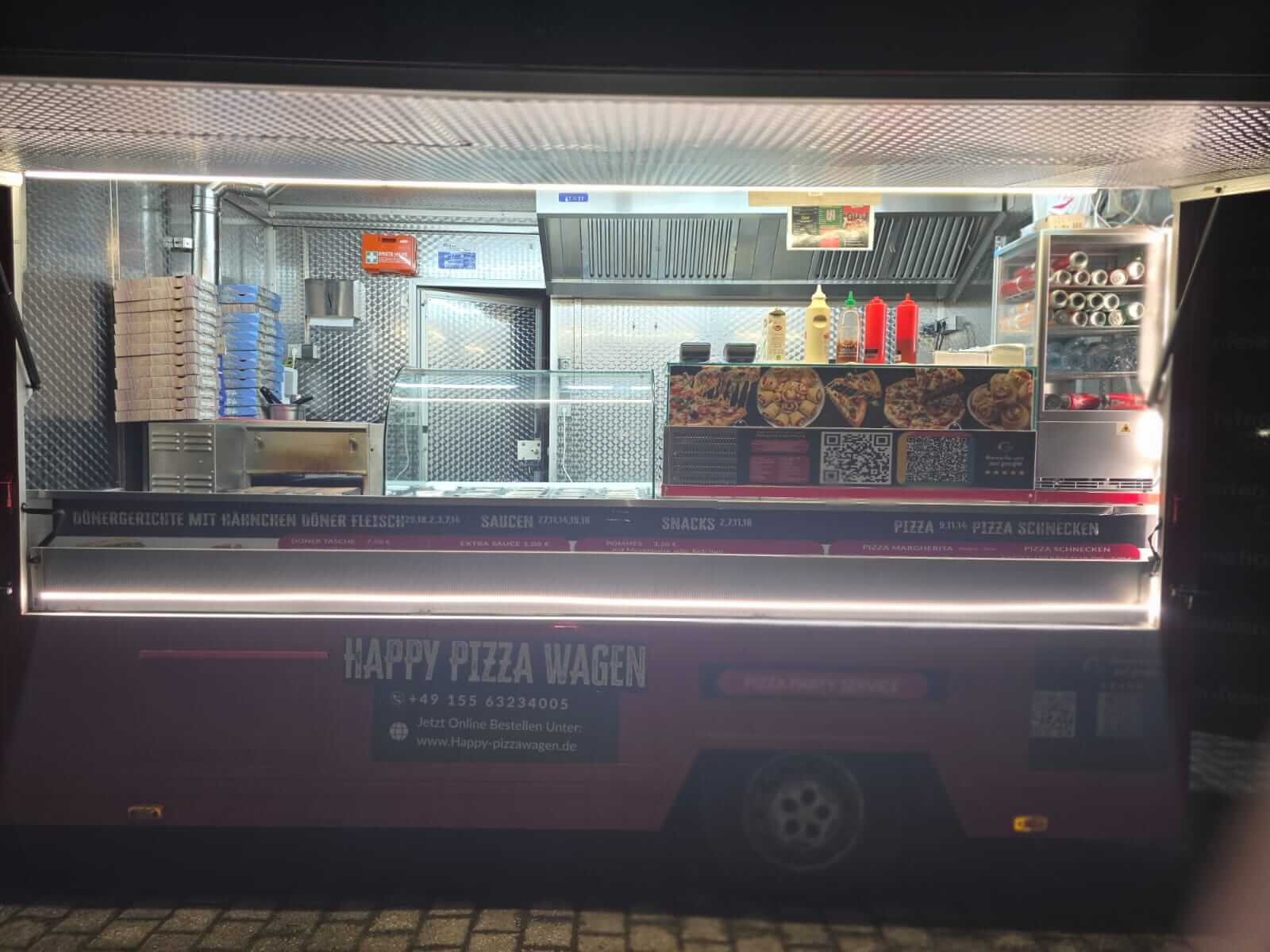 Zufriedene Kunden – Happy Pizza Wagen