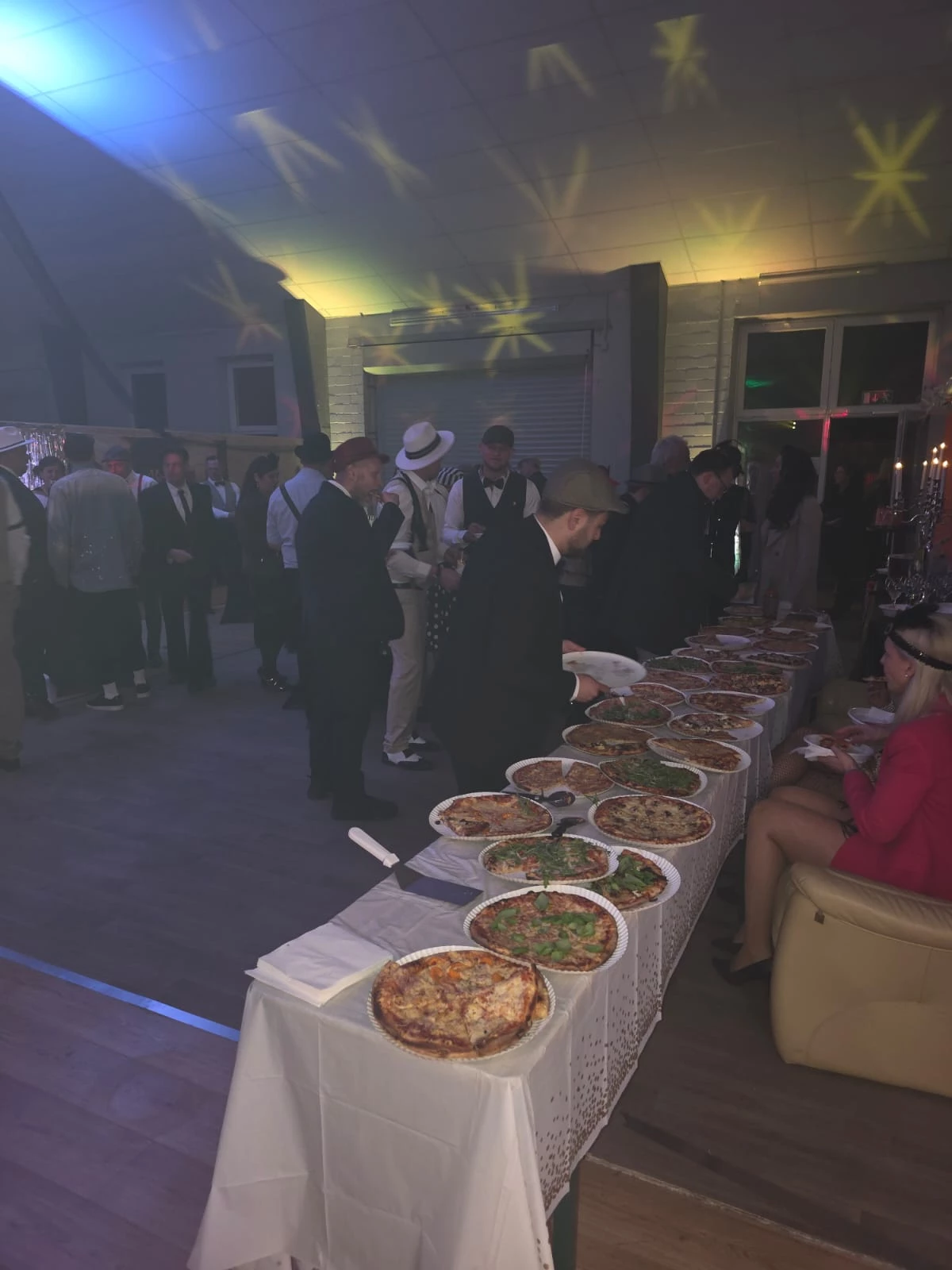 Zufriedene Kunden – Happy Pizza Wagen