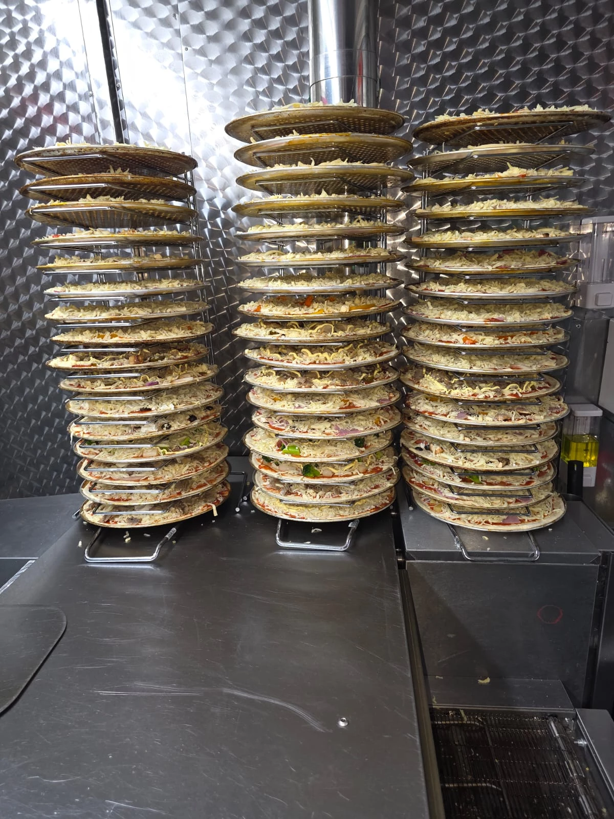 Zufriedene Kunden – Happy Pizza Wagen