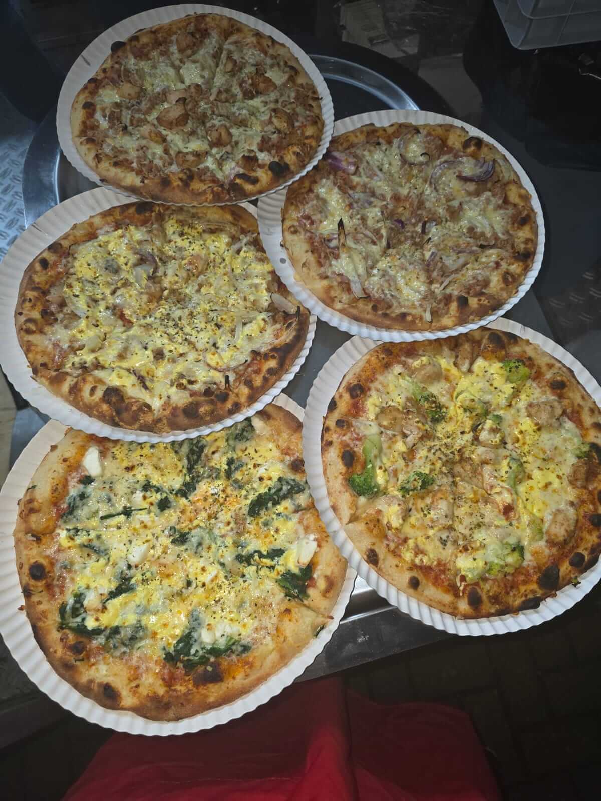 Zufriedene Kunden – Happy Pizza Wagen