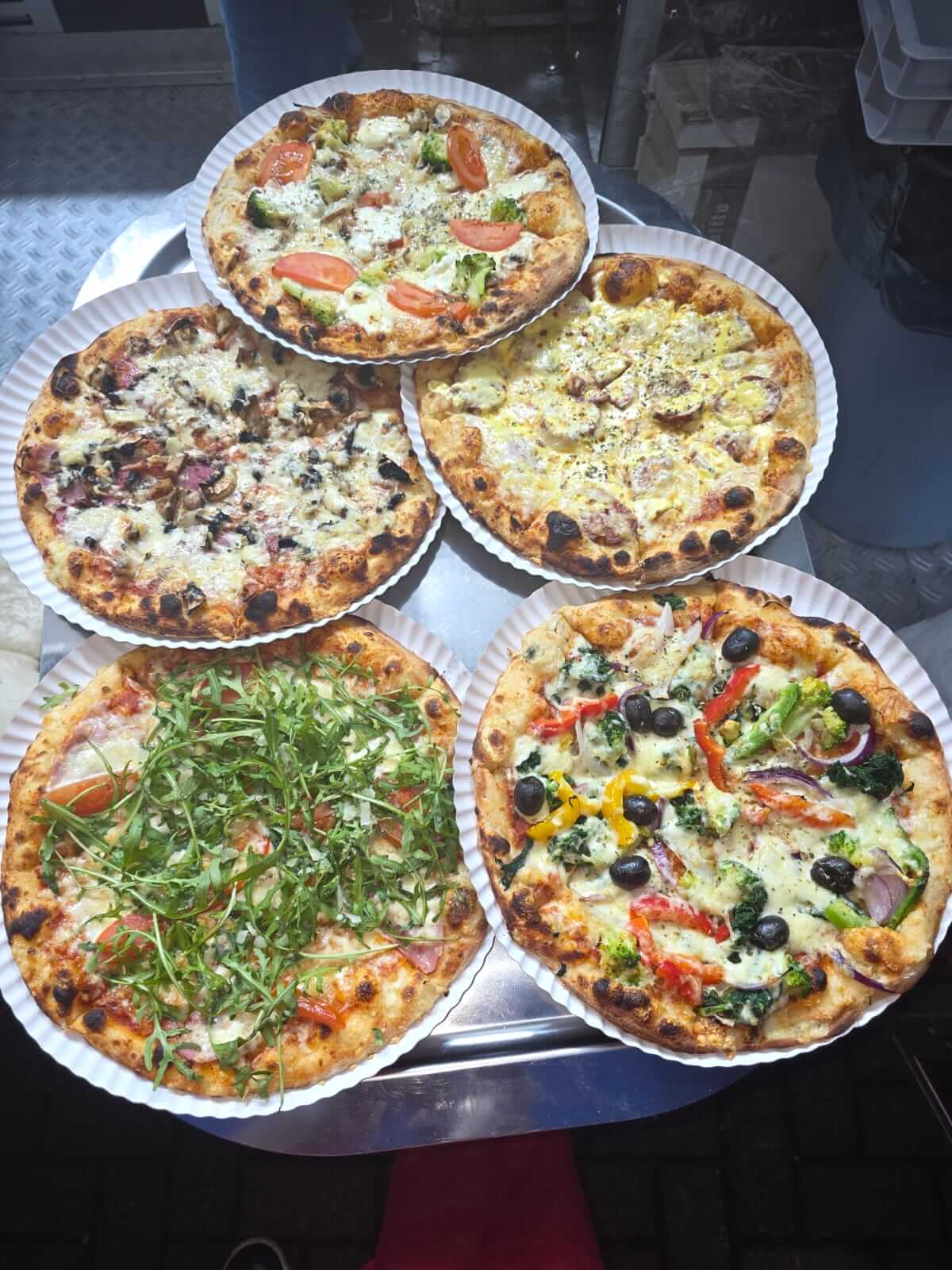 Zufriedene Kunden – Happy Pizza Wagen